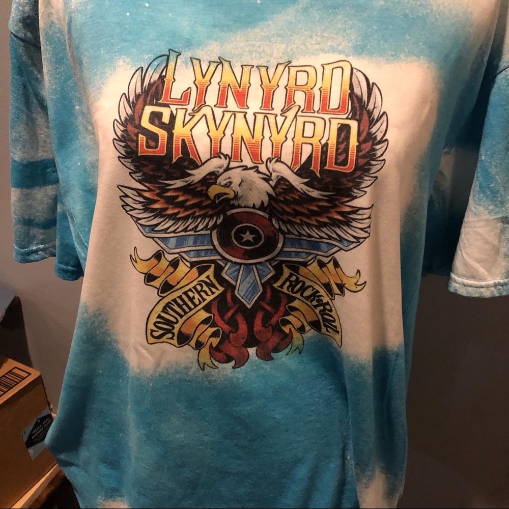 Women’s bleached shirts